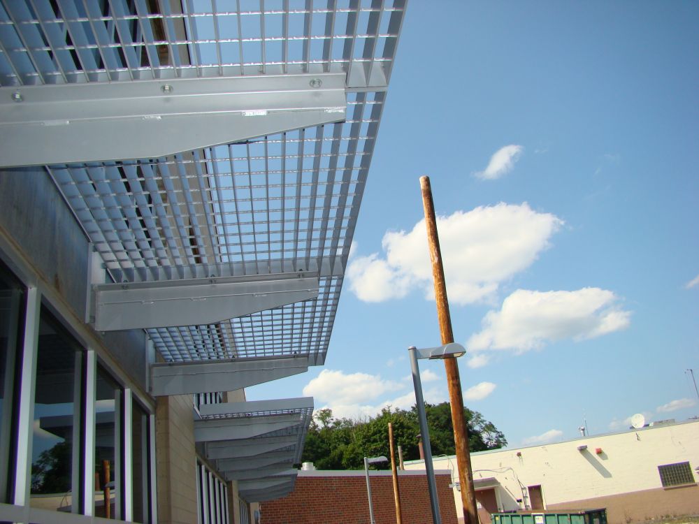 Aluminum Cantilevered Sunshades